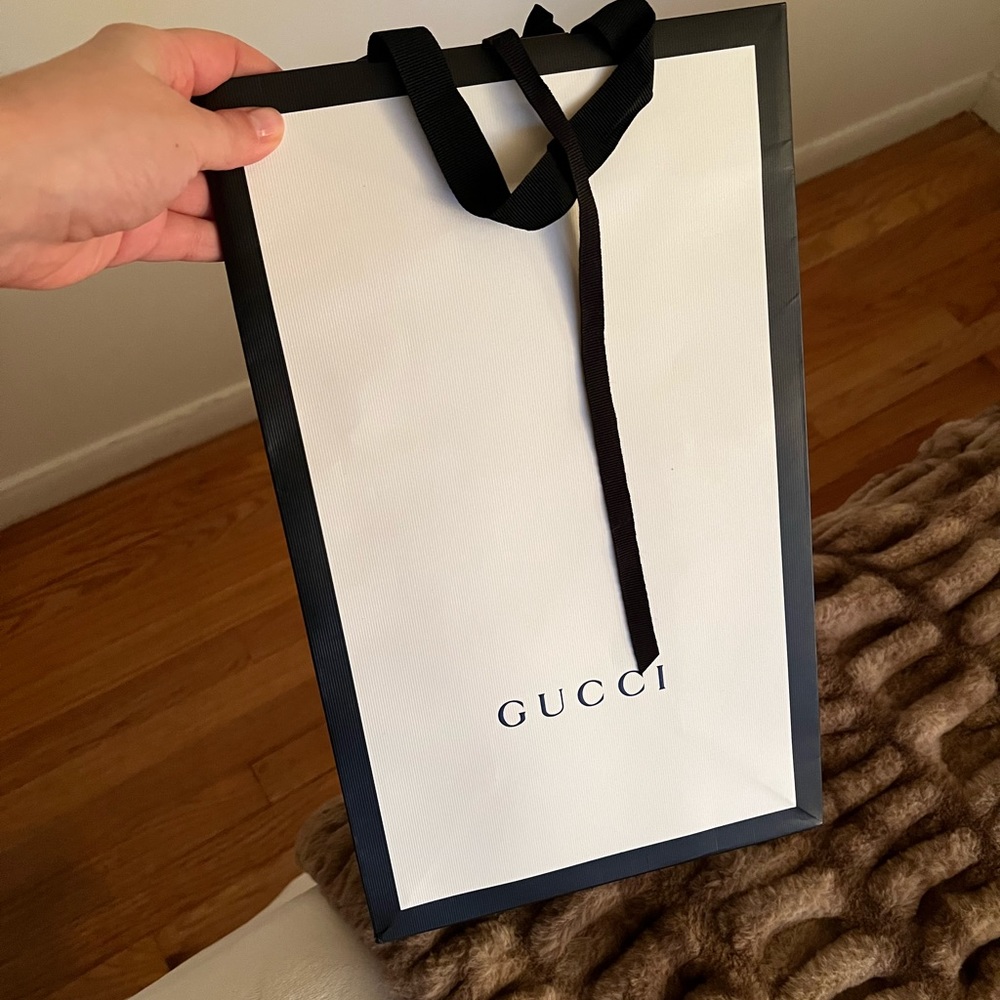 🎉BRAND NEW medium Gucci shopping bag